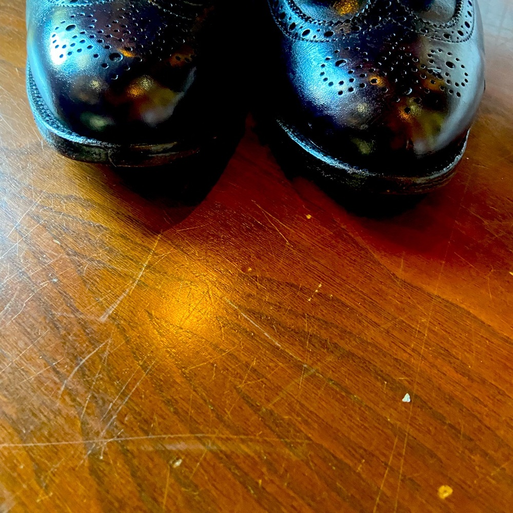 Men’s tassel loafer. Worn but good condition. Lots of wear left in these shoes.